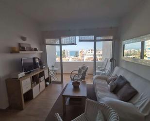 Sala d'estar de Apartament de lloguer en Fuengirola amb Aire condicionat, Terrassa i Piscina