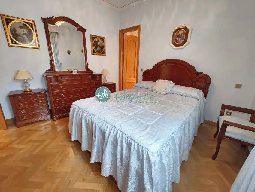 Habitación de Piso en venta en Segovia con Calefacción, Trastero y Balcón