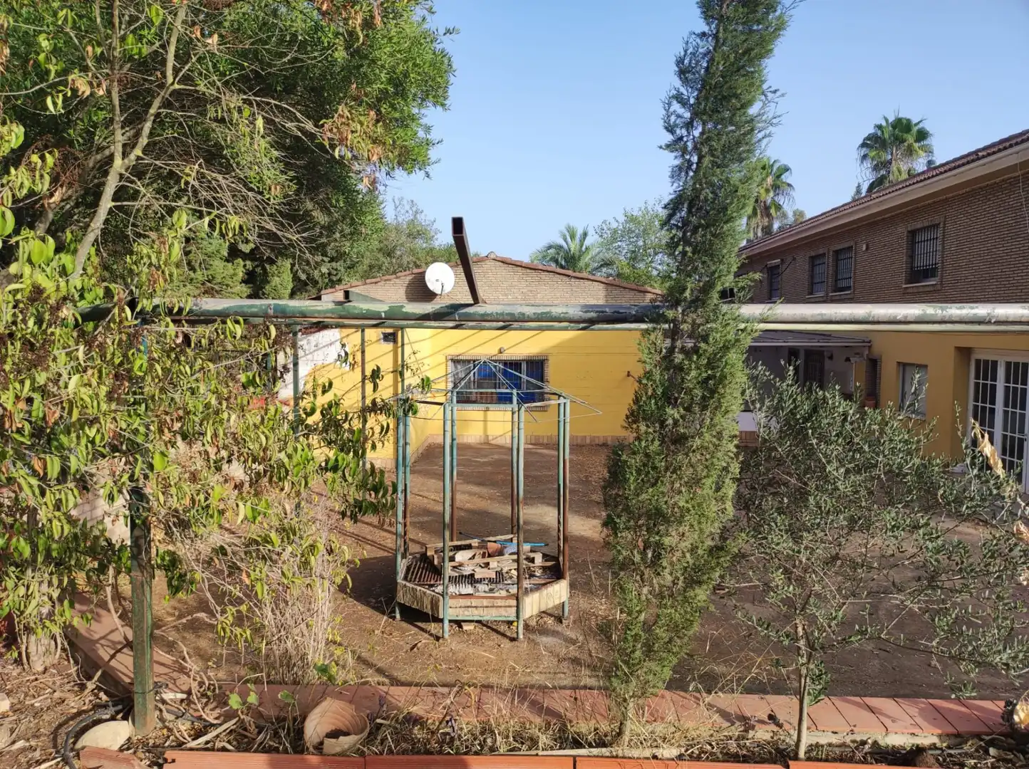 Exterior view of Houses for sale in Bollullos de la Mitación  with Air Conditioner, Heating and Private garden