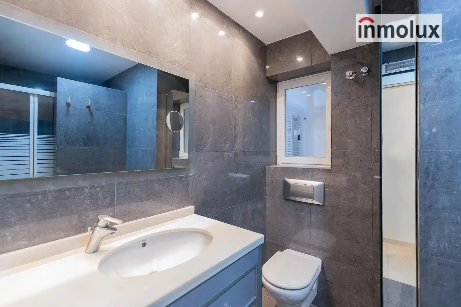 Badezimmer von Wohnung zum Verkauf in Alicante / Alacant mit Klimaanlage, Heizung und Terrasse