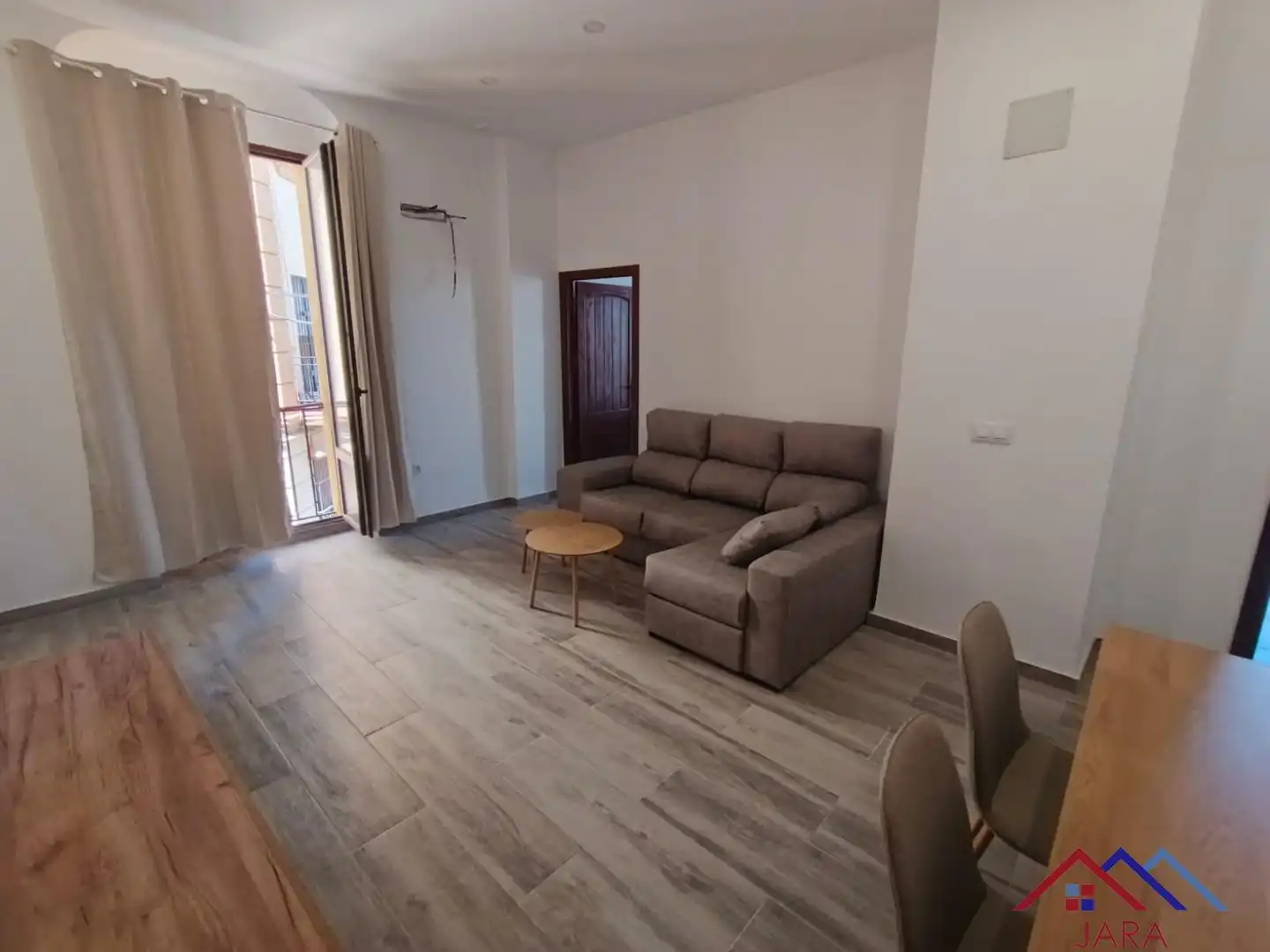 Sala d'estar de Apartament de lloguer en Jerez de la Frontera amb Aire condicionat, Terrassa i Moblat