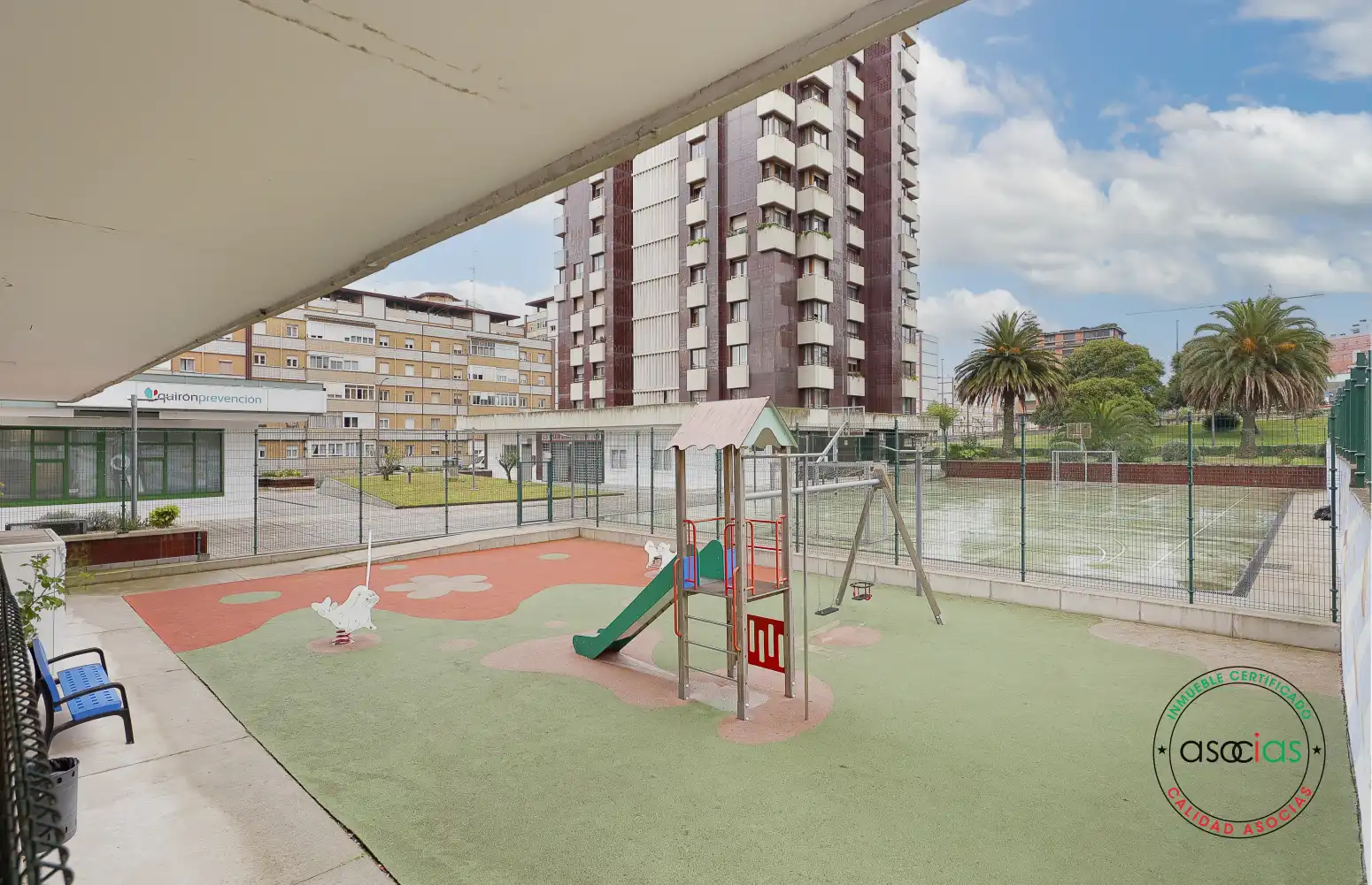 Aparcament de Pis en venda en Gijón  amb Calefacció i Traster