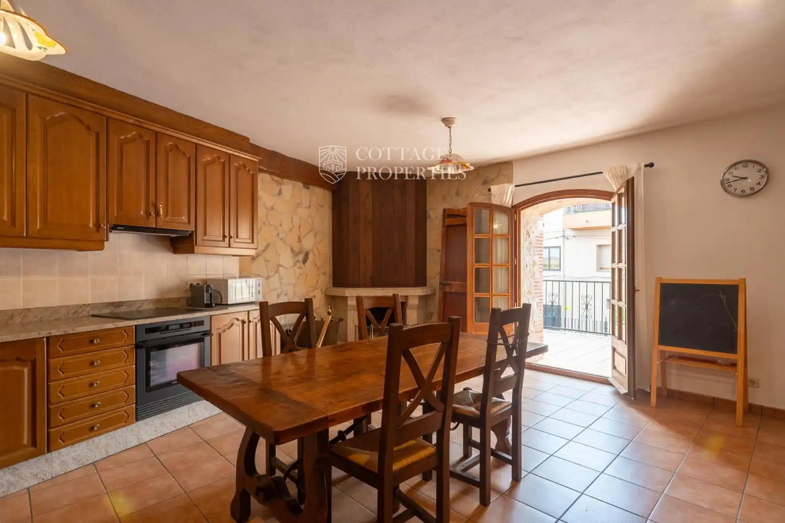 Cocina de Finca rústica en venta en Garrigàs