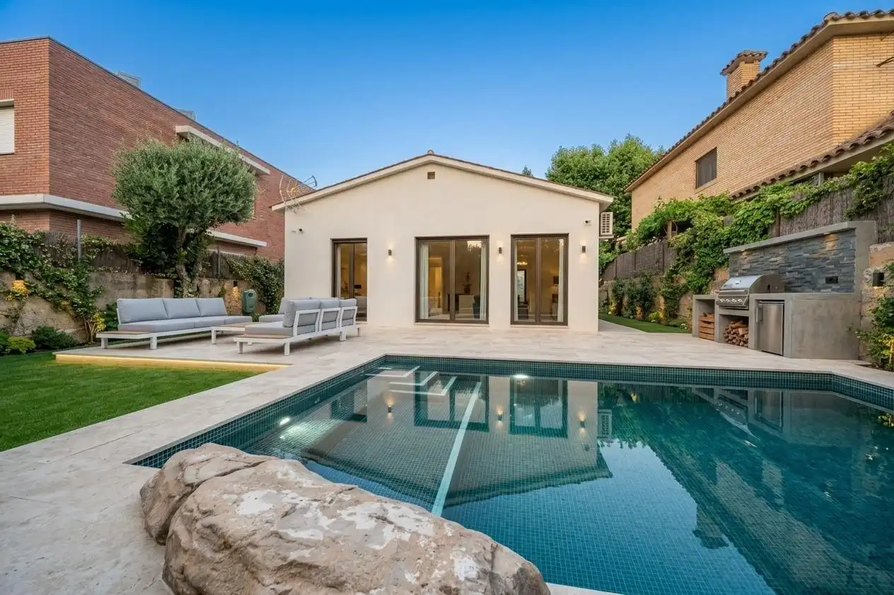 Piscina de Casa o chalet en venta en Sant Cugat del Vallès con Aire acondicionado, Calefacción y Jardín privado