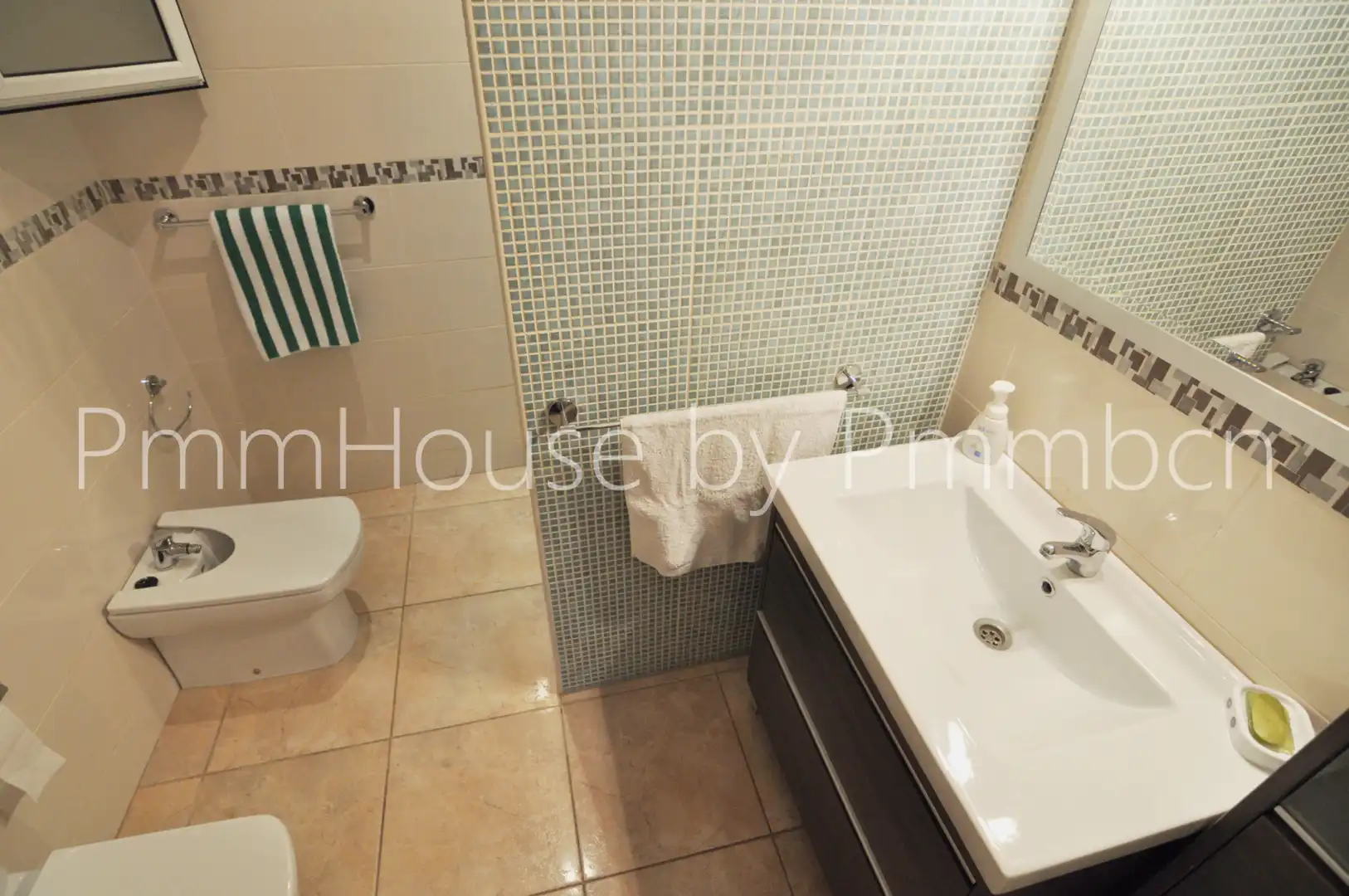 Badezimmer von Gebäude zum Verkauf in Gavà