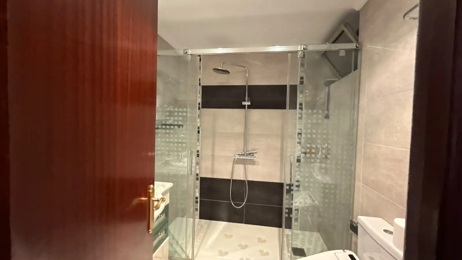 Bany de Pis en venda en Bilbao  amb Calefacció i Terrassa