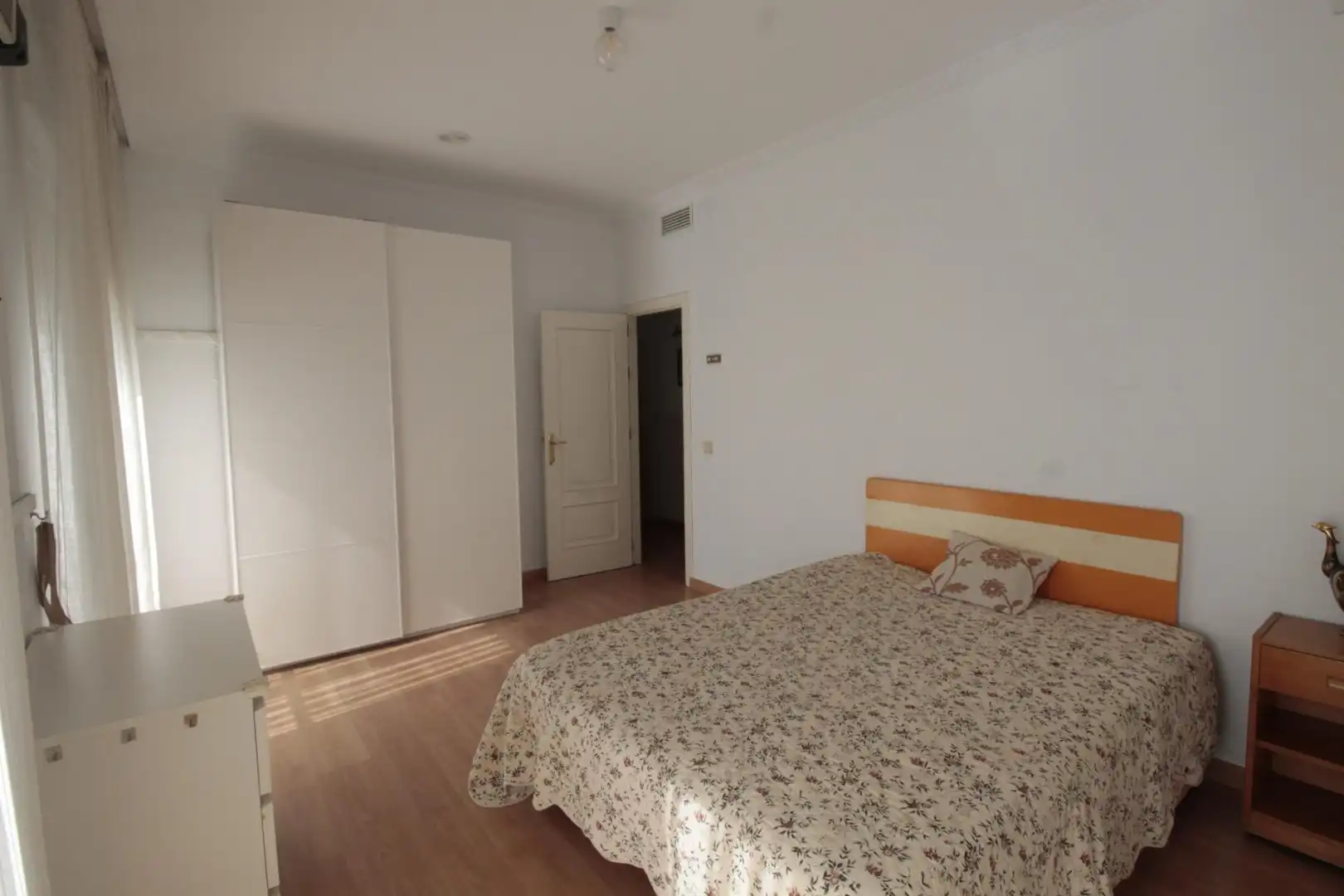 Habitación de Piso en venta en Sevilla con Balcón y Jacuzzi
