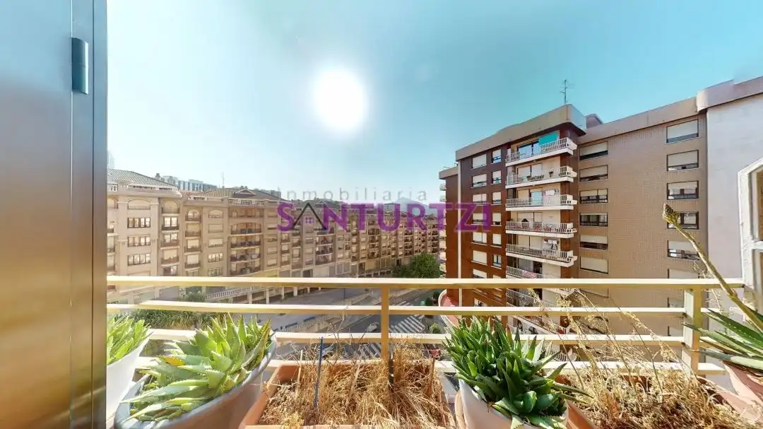 Vista exterior de Piso en venta en Portugalete con Calefacción, Amueblado y Balcón