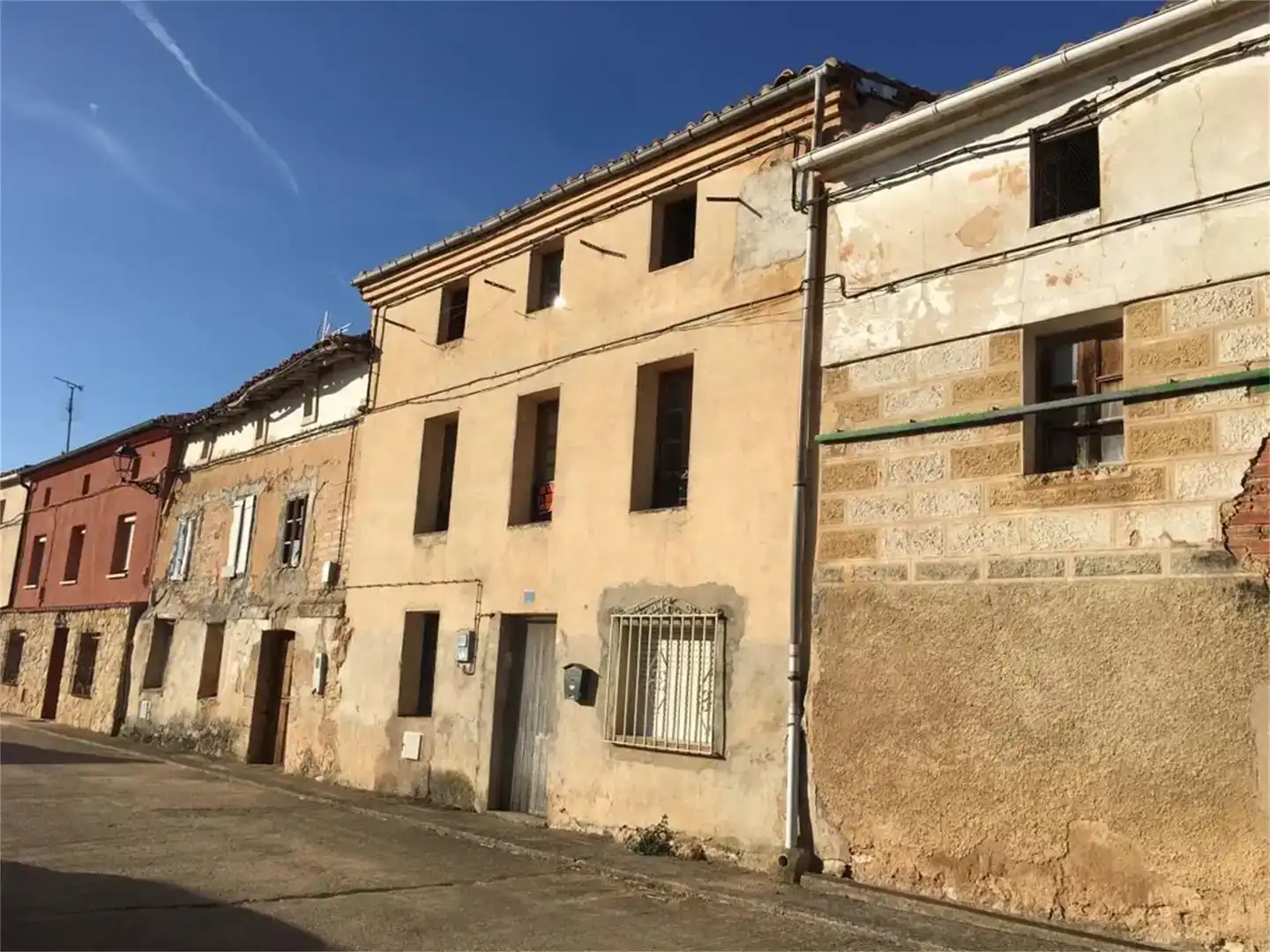Vista exterior de Casa adosada en venta en Miraveche, Burgos