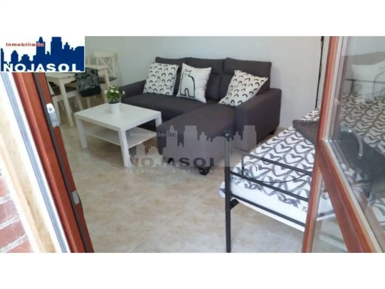 Sala d'estar de Àtic de lloguer en Noja amb Calefacció, Terrassa i Moblat