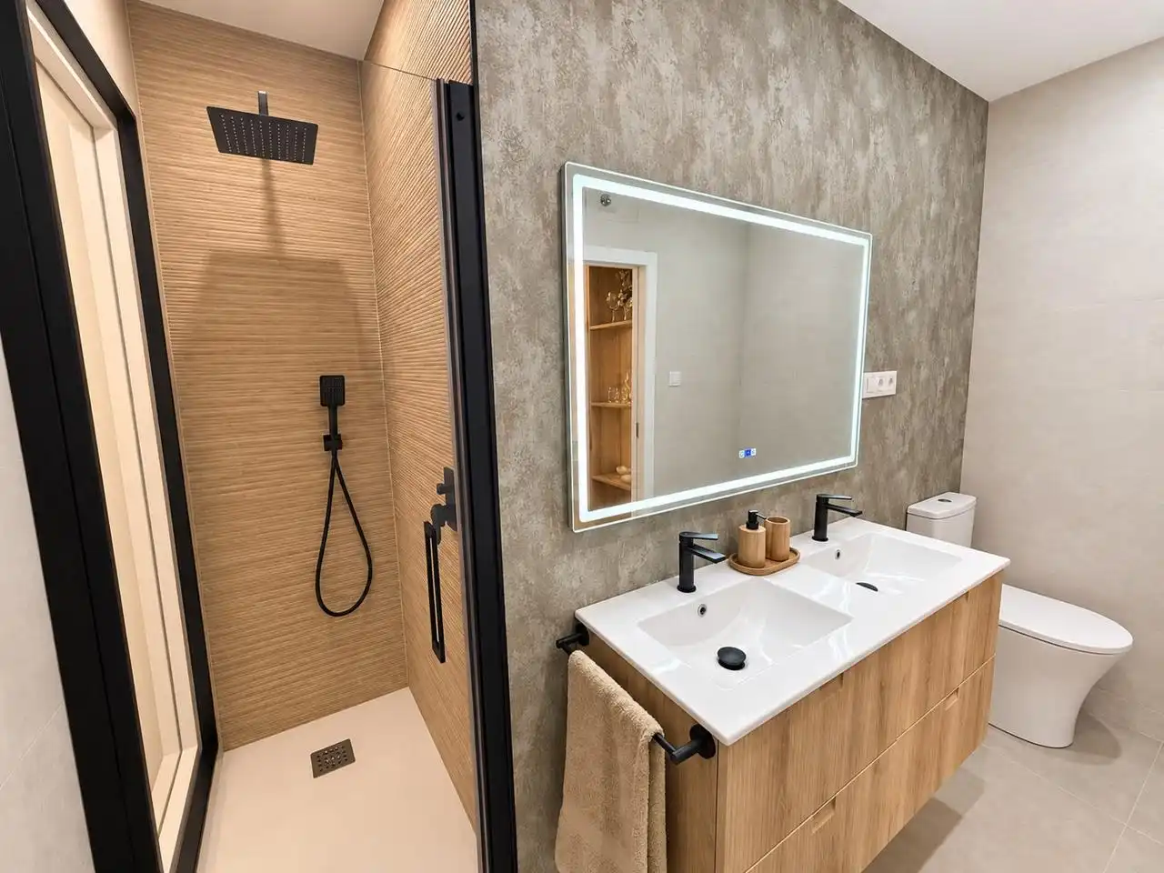 Bathroom of Ground floor for sale in Málaga  with Air Conditioner and Furnished