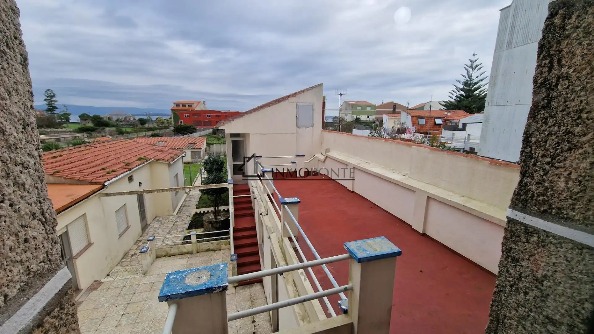 Terrassa de Casa adosada en venda en O Grove   amb Calefacció, Jardí privat i Traster