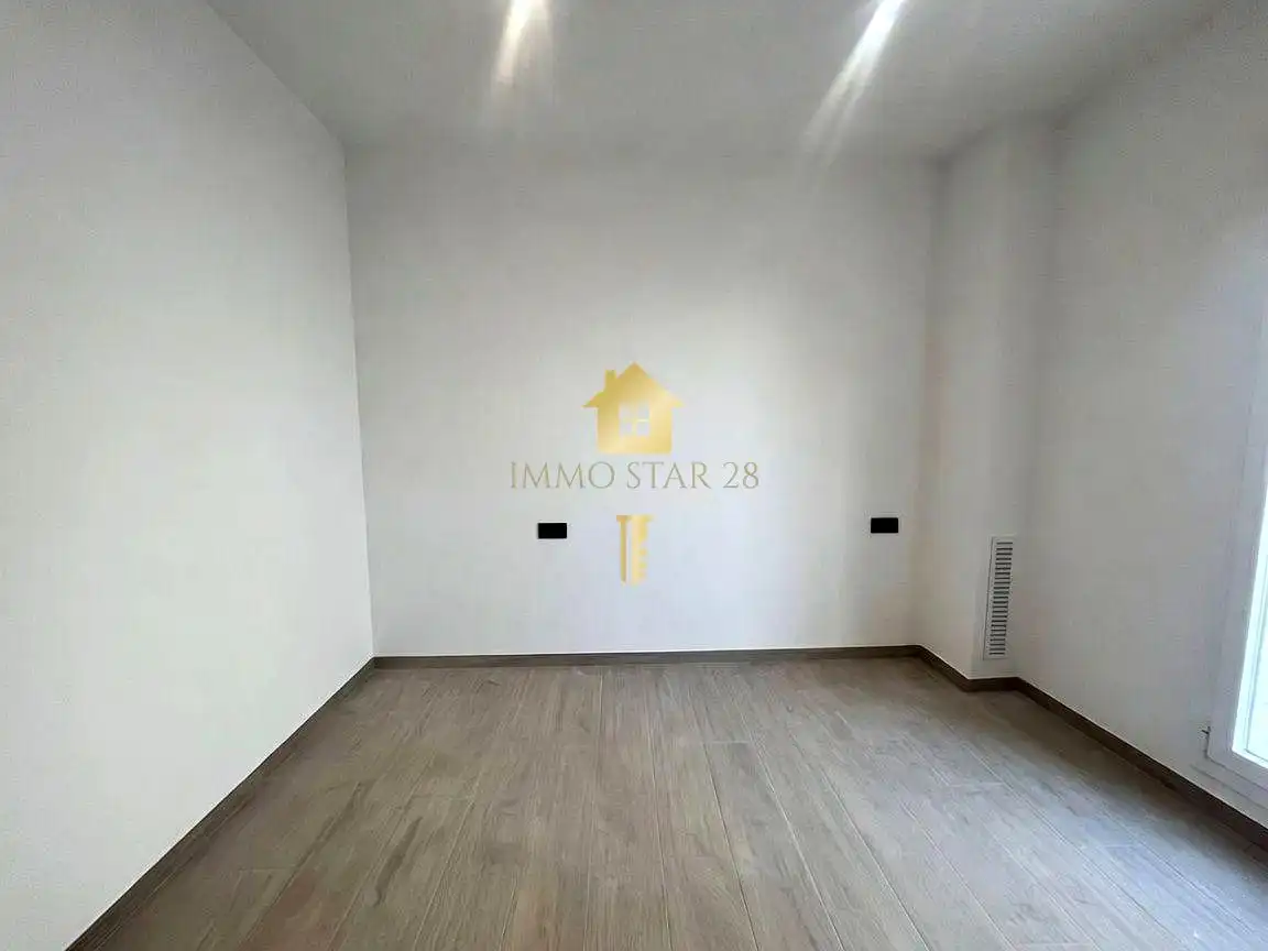 Schlafzimmer von Wohnung zur Miete in Centre