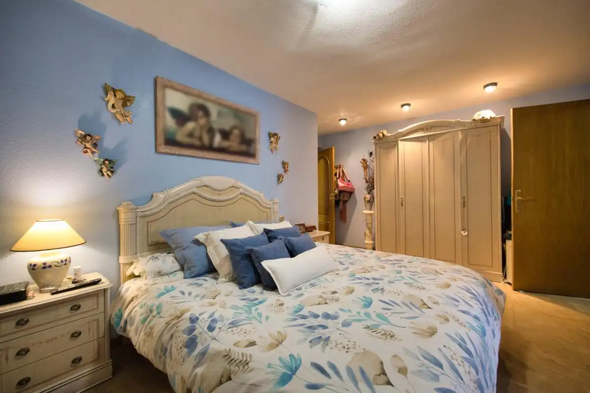 Habitación de Casa o chalet en venta en L'Alfàs del Pi con Aire acondicionado, Calefacción y Jardín privado