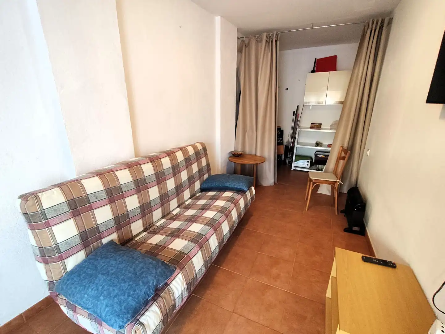Sala d'estar de Casa o xalet en venda en Nava del Rey amb Moblat, Rentadora i Microones