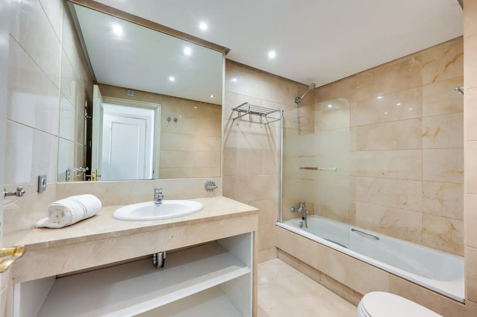 Apartament amb piscina en venda a Nueva Andalucía, imagen 9