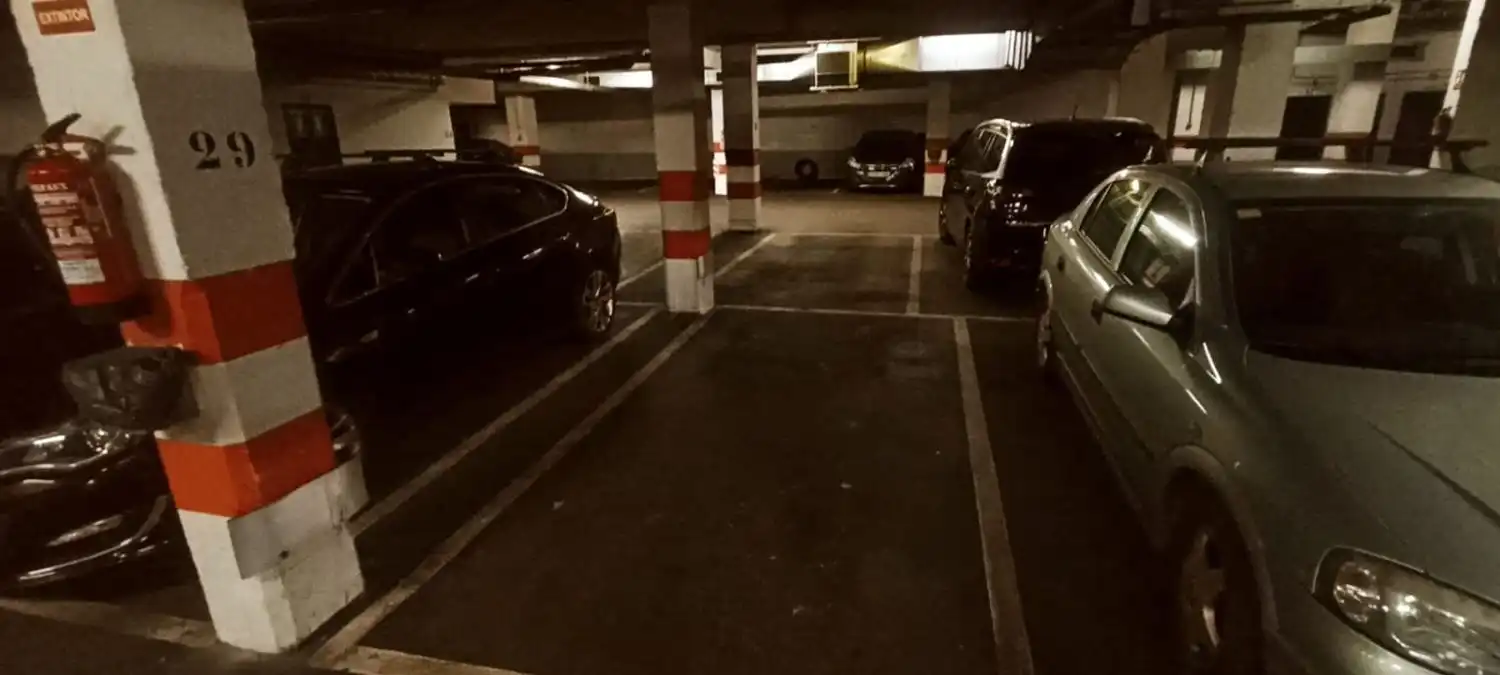 Parking de Piso en venta en Gijón  con Calefacción