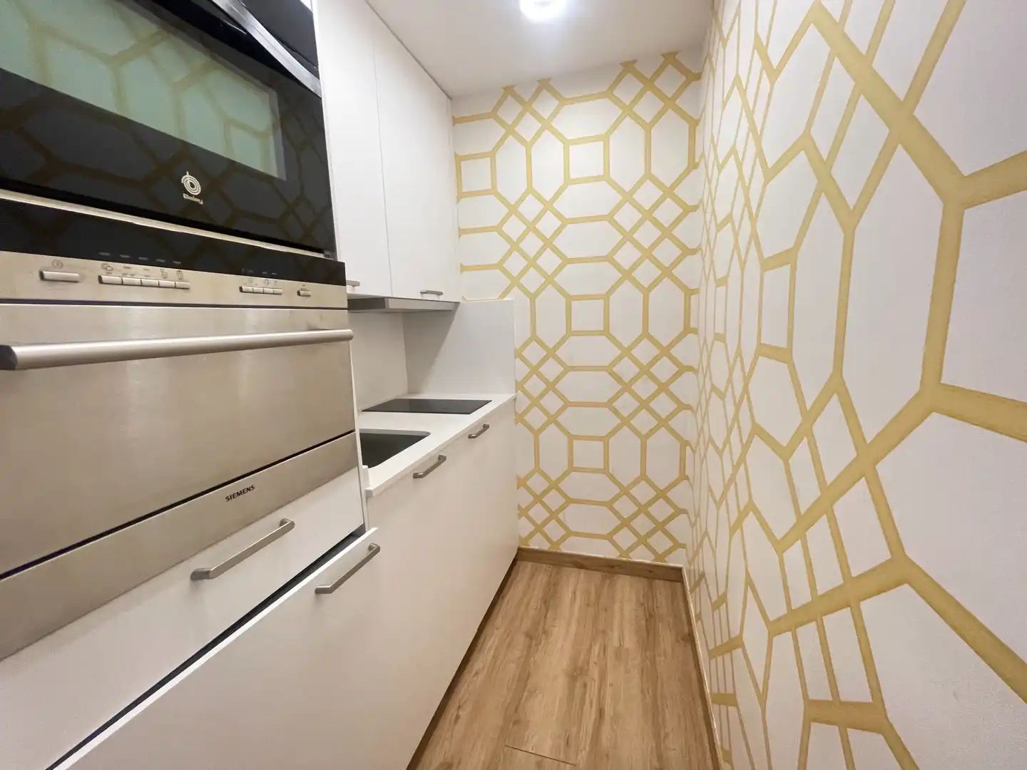 Cuina de Apartament de lloguer en Marbella amb Aire condicionat, Terrassa i Moblat