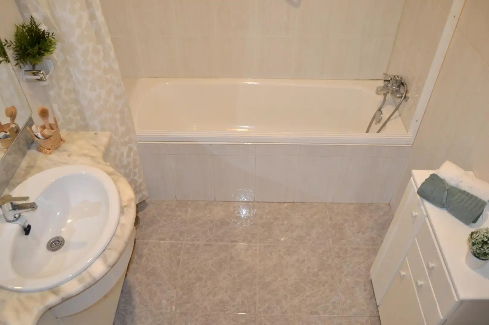 Bathroom of Flat for sale in  Pamplona / Iruña  with Heating, Storage room and Balcony