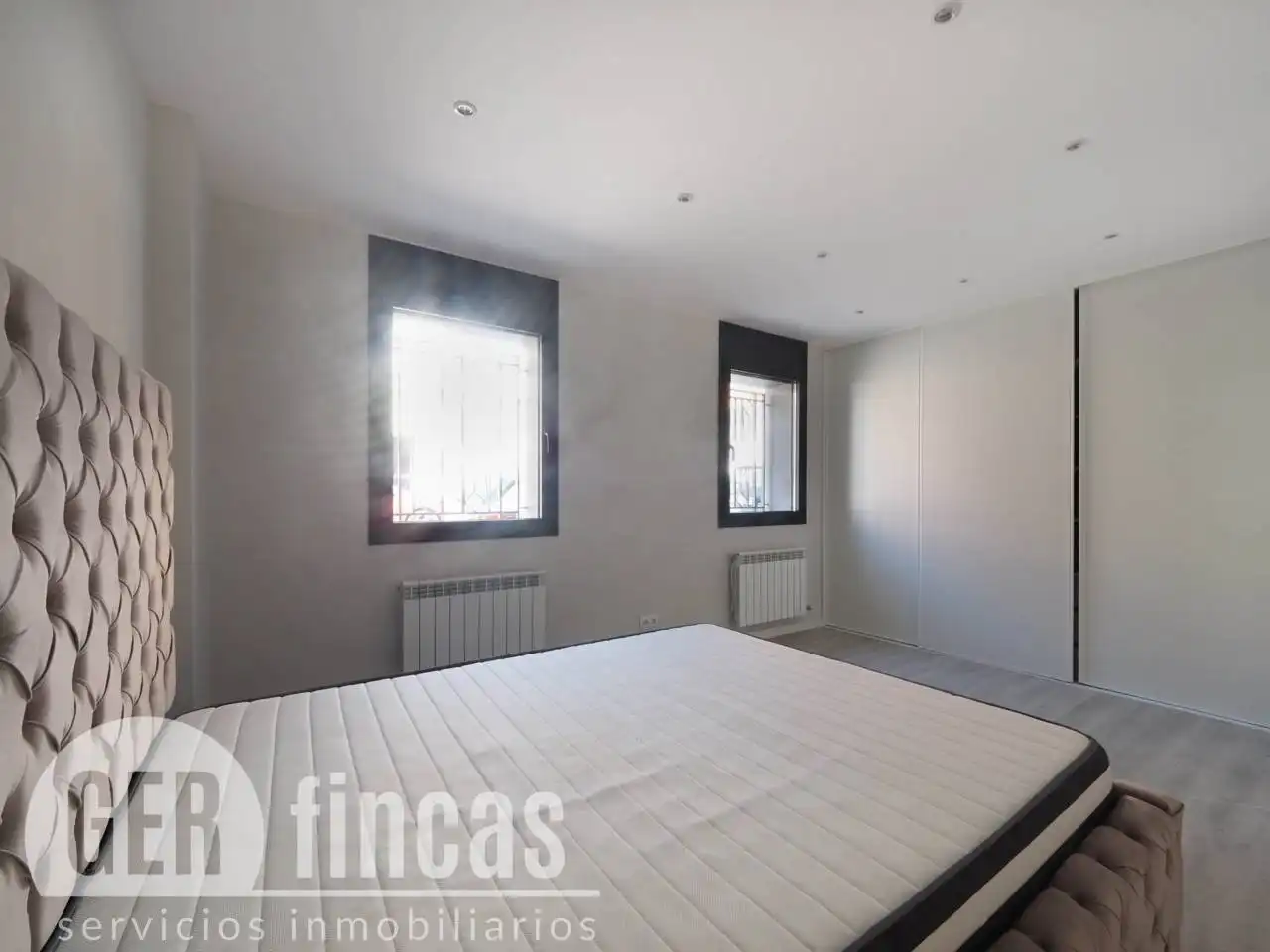 Flat for rent in Calle Josep Llimona, Poble Nou