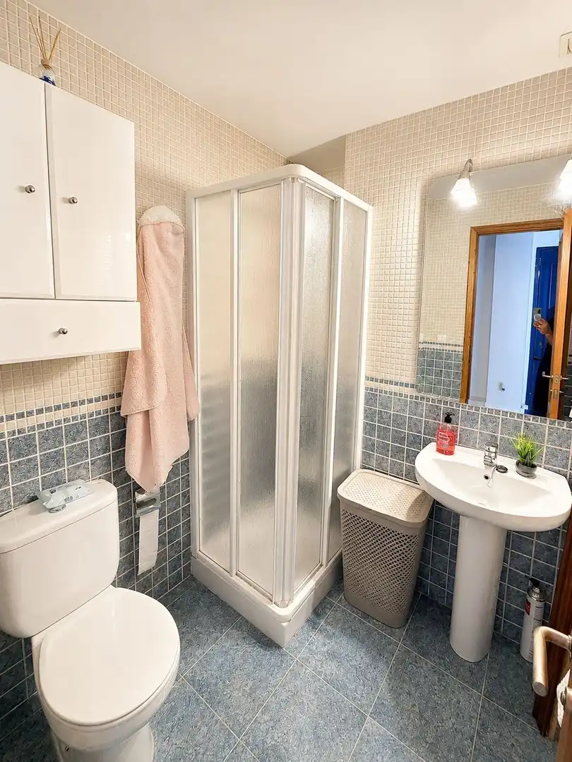 Bany de Apartament de lloguer en Daimús amb Aire condicionat, Moblat i Piscina comunitària