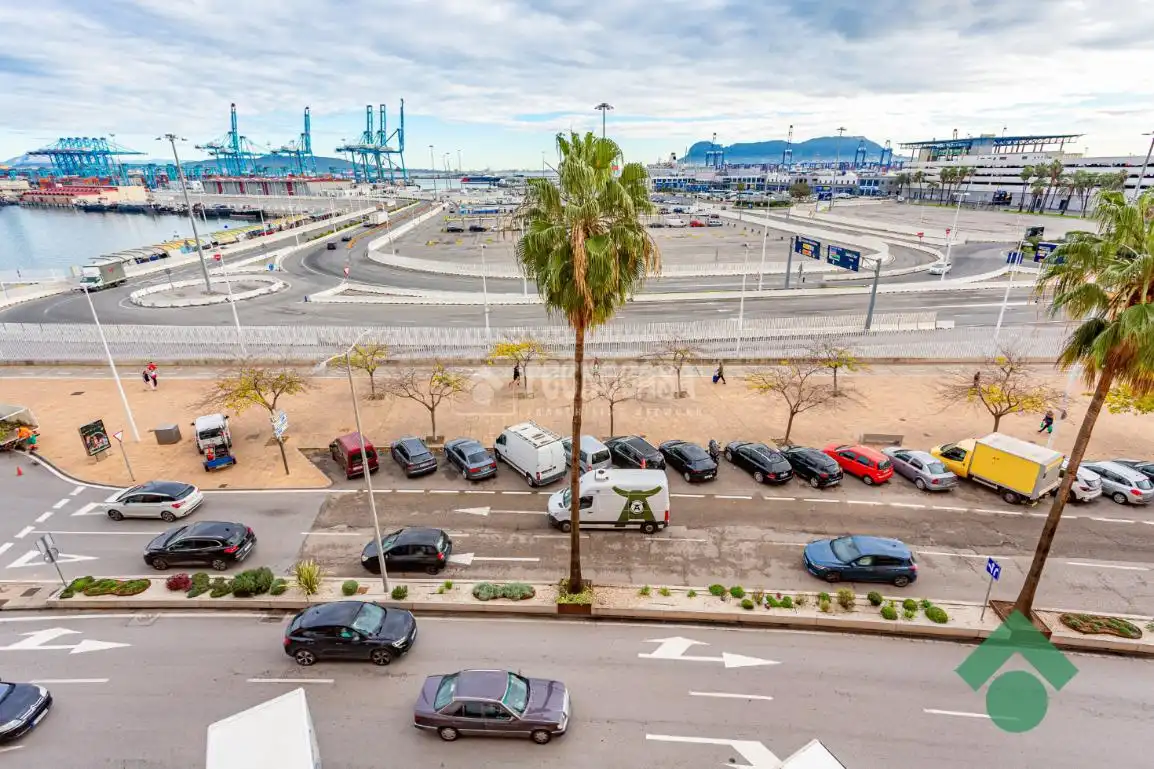 Parkplatz von Wohnung zum Verkauf in Algeciras mit Terrasse