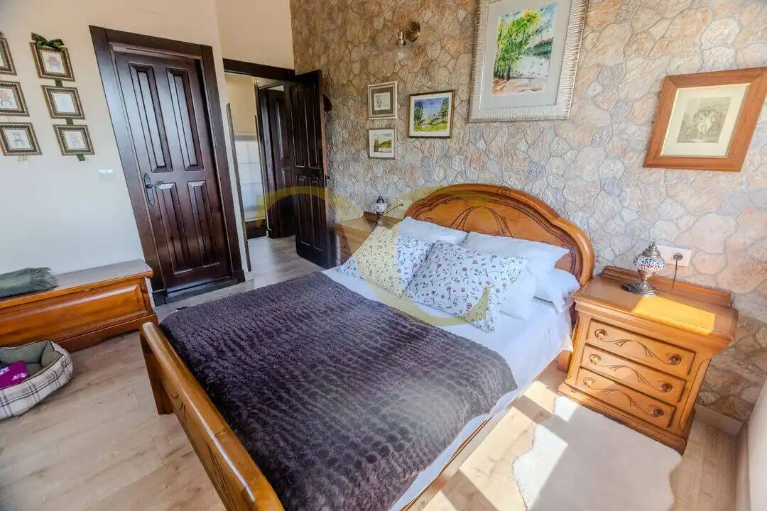 Dormitori de Casa o xalet en venda en Cangas de Onís amb Calefacció, Jardí privat i Terrassa