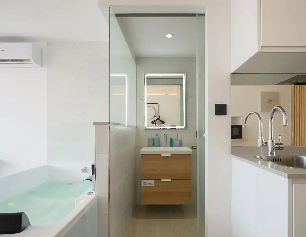 Bathroom of Study for sale in Empuriabrava  with Air Conditioner and Jacuzzi
