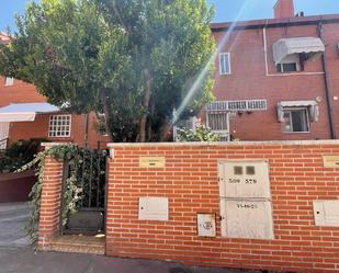 Vista exterior de Casa adosada en venda en Tres Cantos amb Terrassa