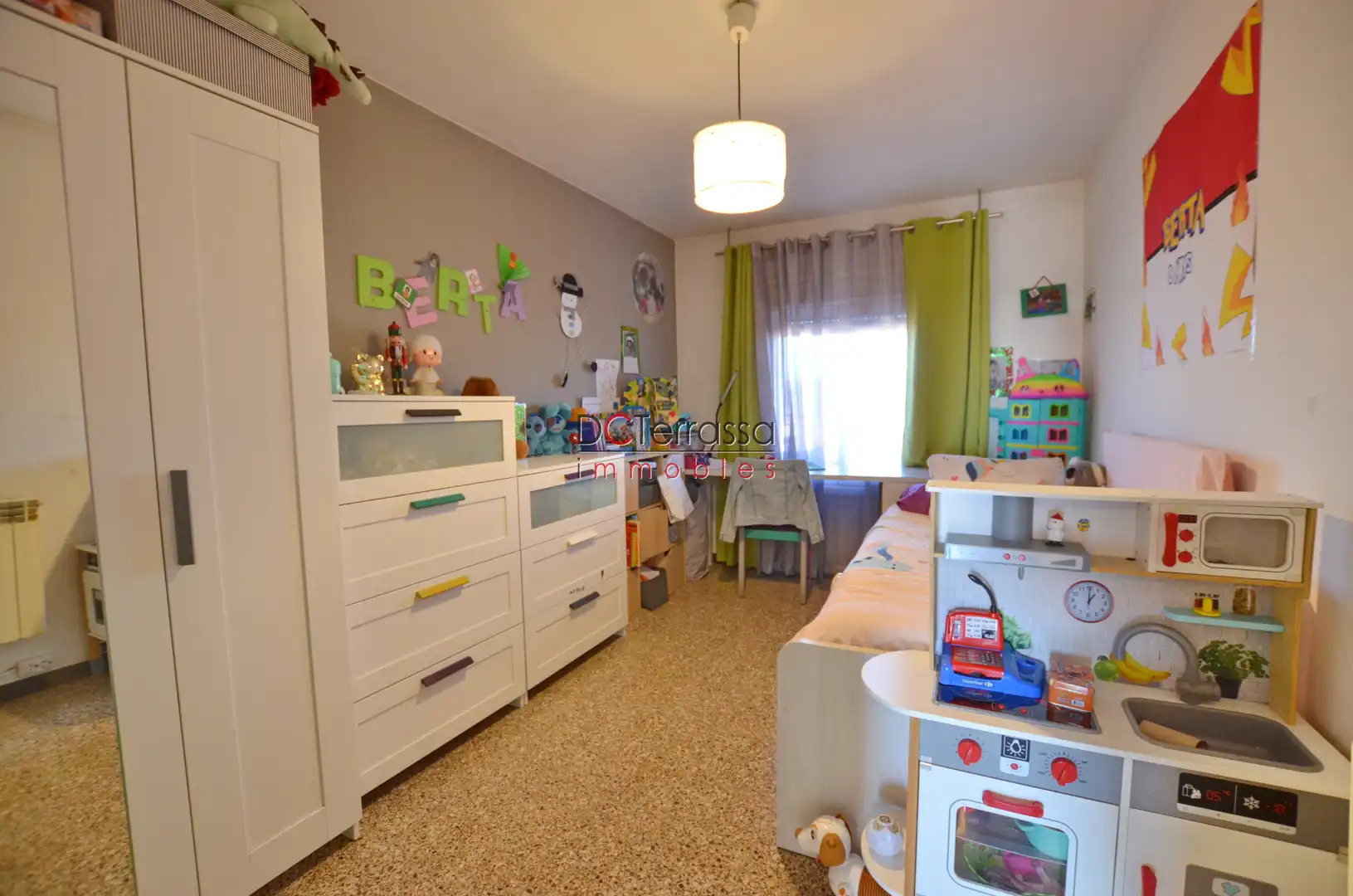 Habitación de Ático en venta en Terrassa con Aire acondicionado, Calefacción y Terraza