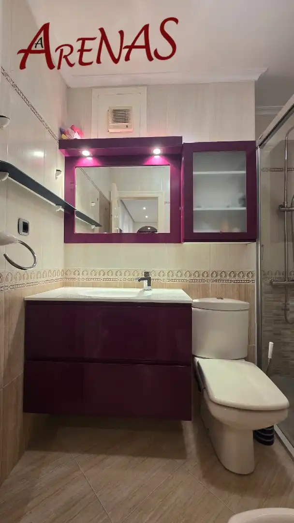 Badezimmer von Wohnung zum Verkauf in Laredo mit Heizung, Parkett und Möbliert