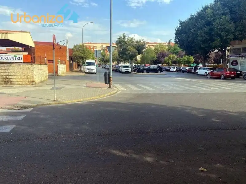 Vista exterior de Local en venta en Badajoz con Aire acondicionado