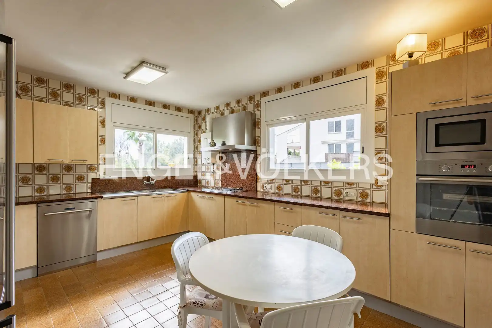 Cocina de Casa o chalet en venta en Vilanova i la Geltrú con Aire acondicionado, Calefacción y Jardín privado
