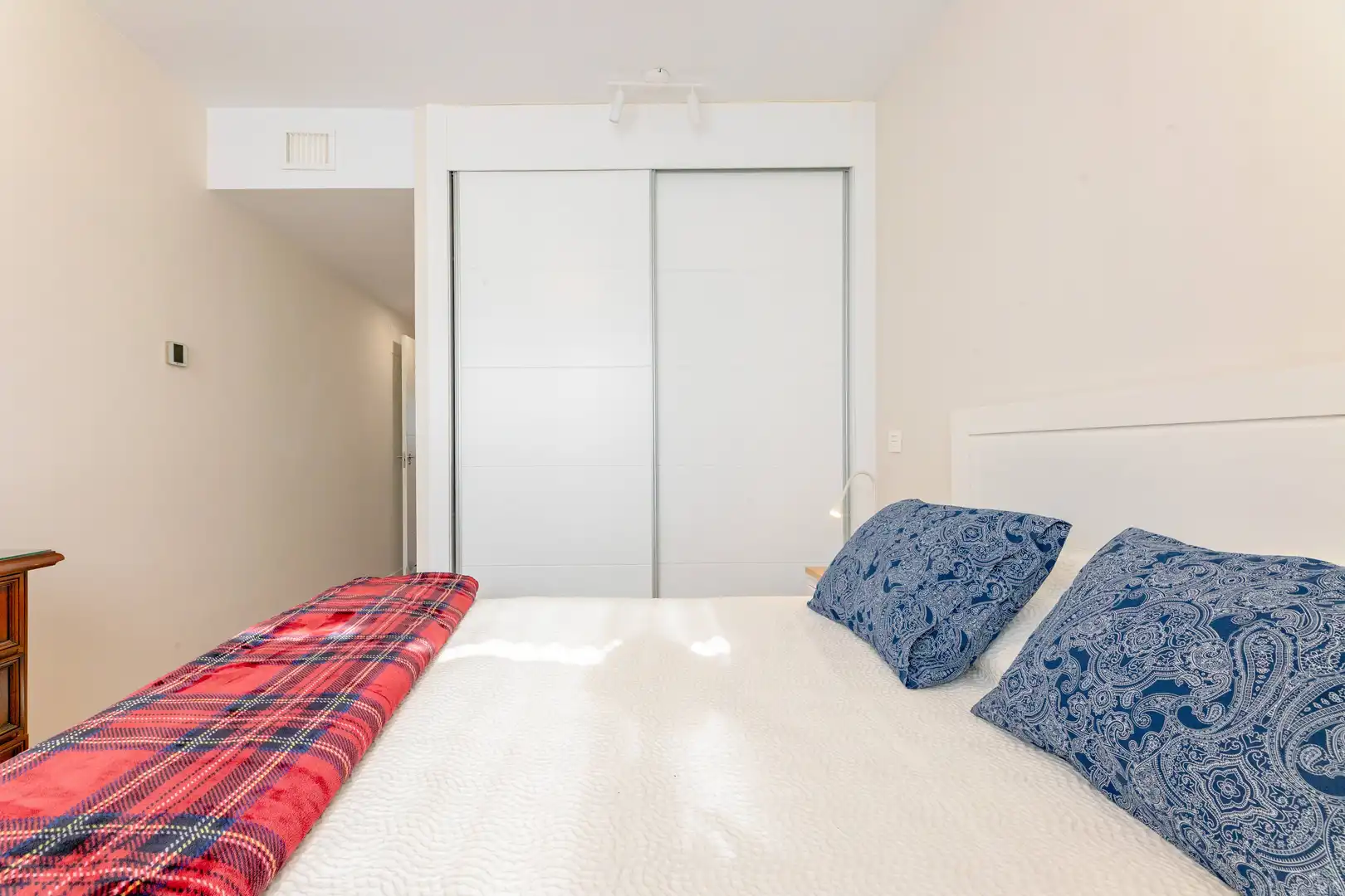 Habitación de Piso en venta en Valencia con Trastero, Piscina y Balcón