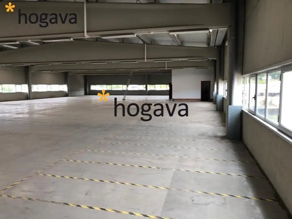 Parkplatz von Fabrikhallen zur Miete in Olesa de Montserrat