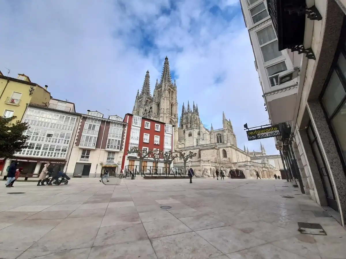 Vista exterior de Piso de alquiler en Burgos con Calefacción y Amueblado