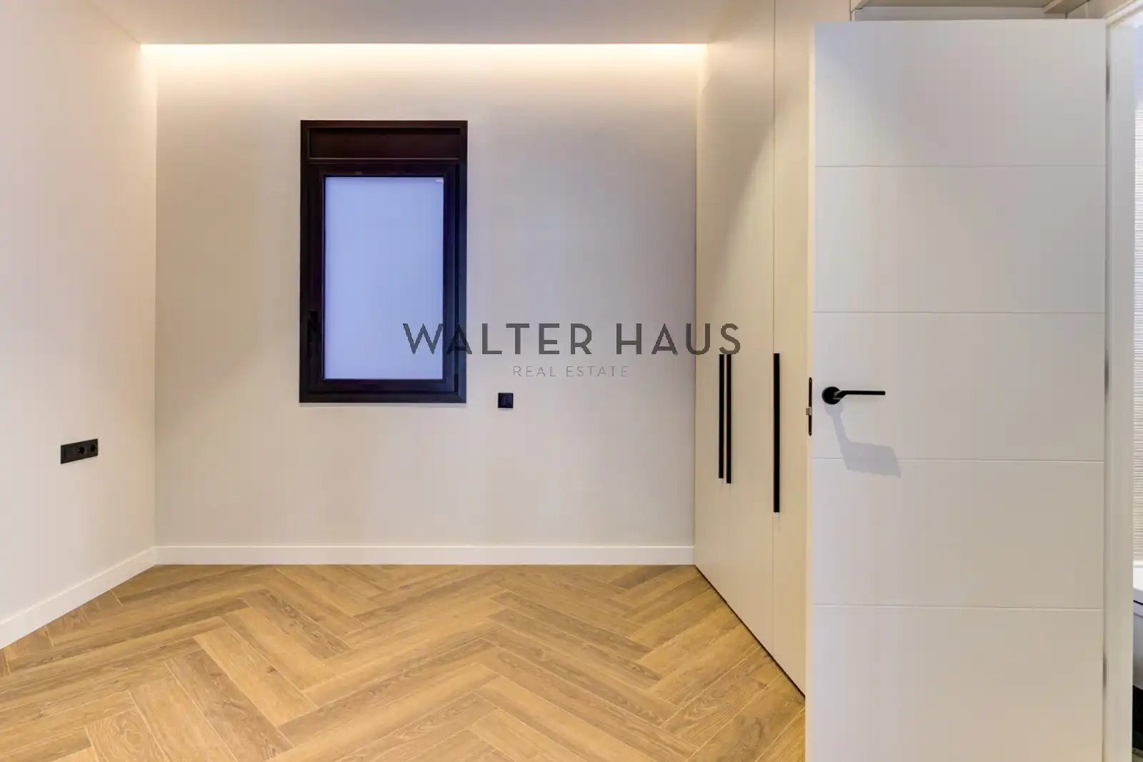 Flat for sale in Barcelona  with Air Conditioner, Heating and Oven