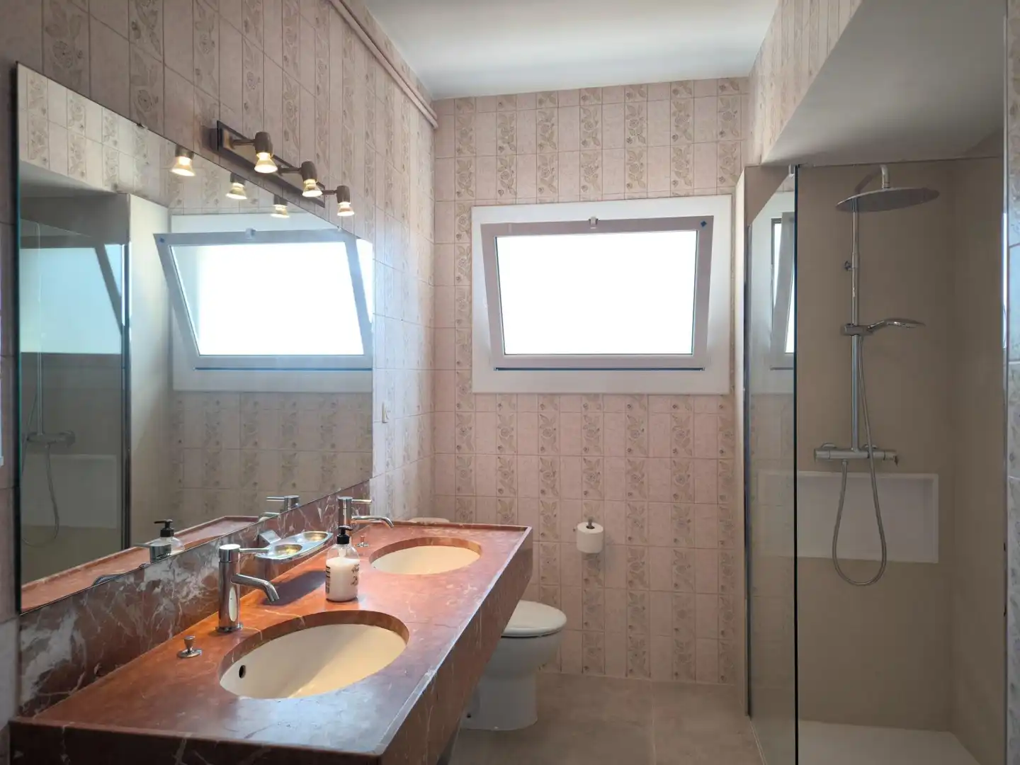 Badezimmer von Wohnung zur Miete in Tarragona