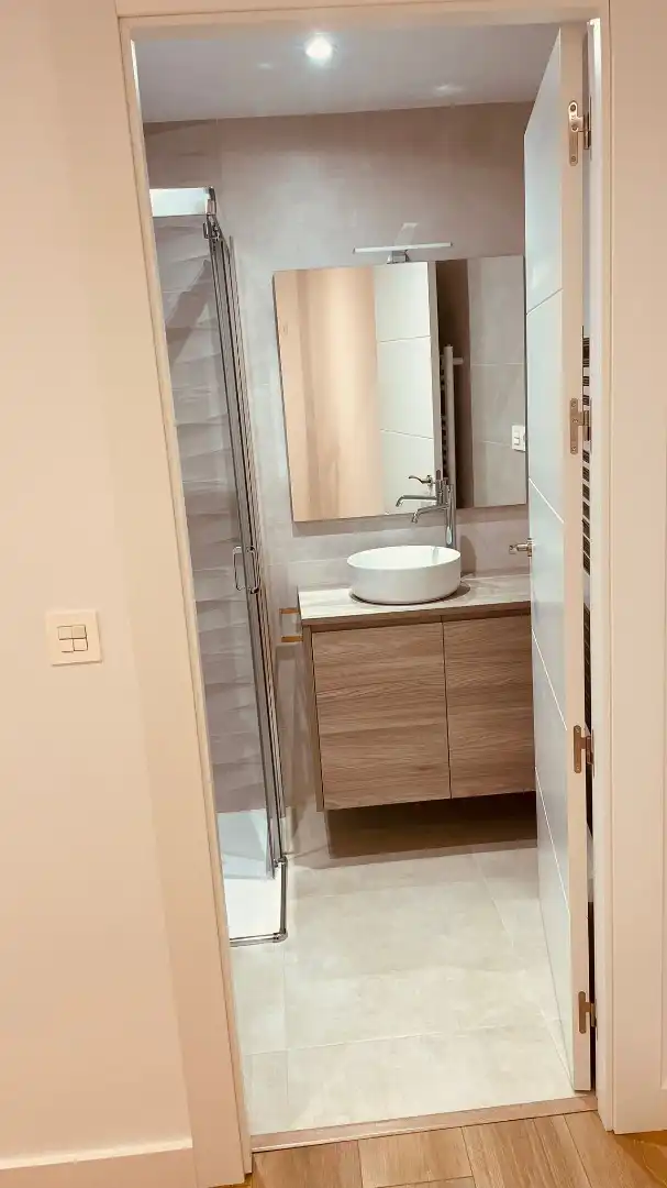 Baño de Apartamento de alquiler en Sariegos con Calefacción, Parquet y Amueblado