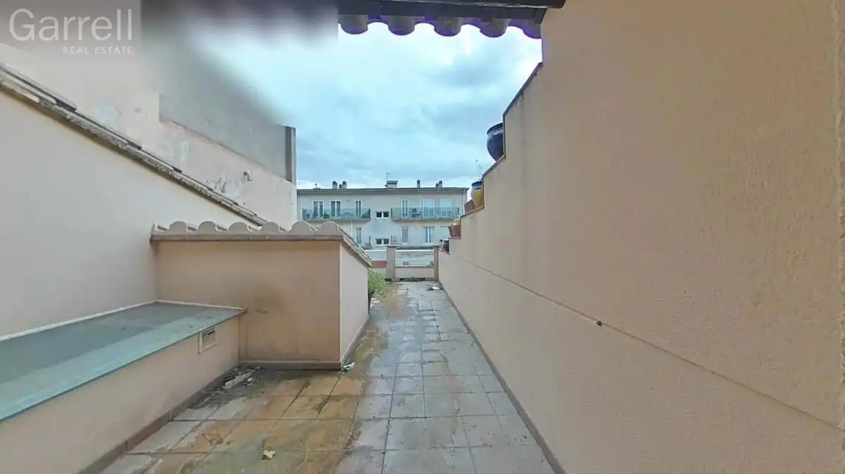 Adossat amb piscina en venda a Carrer Figueres, imagen 4