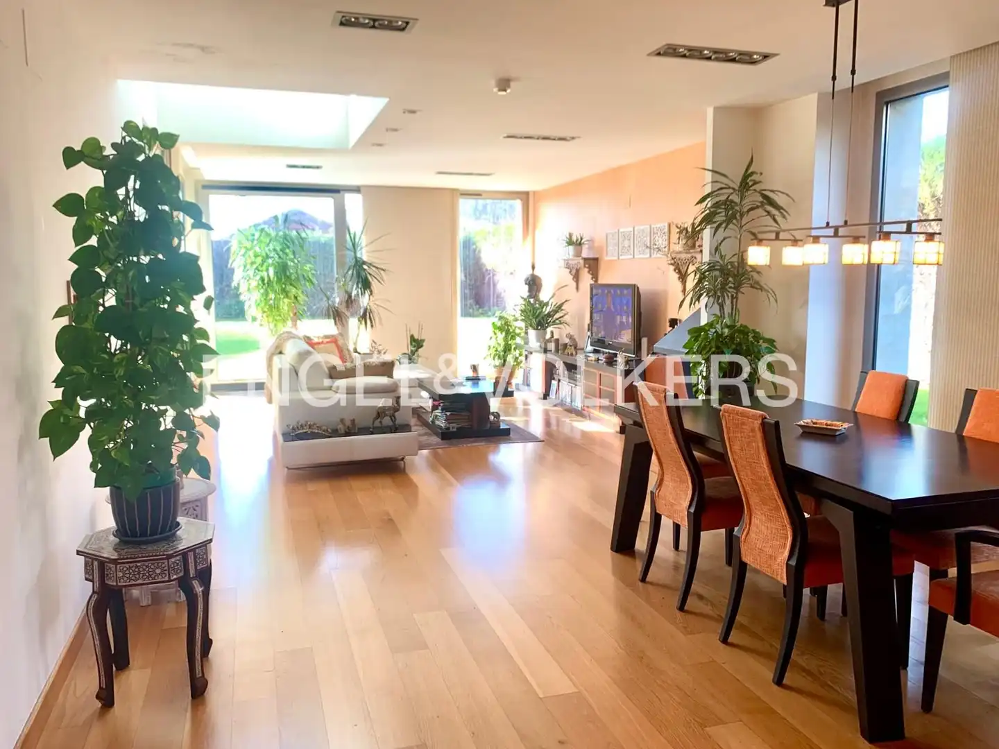Vista exterior de Casa o xalet en venda en Santa Cruz de Bezana amb Calefacció, Jardí privat i Parquet