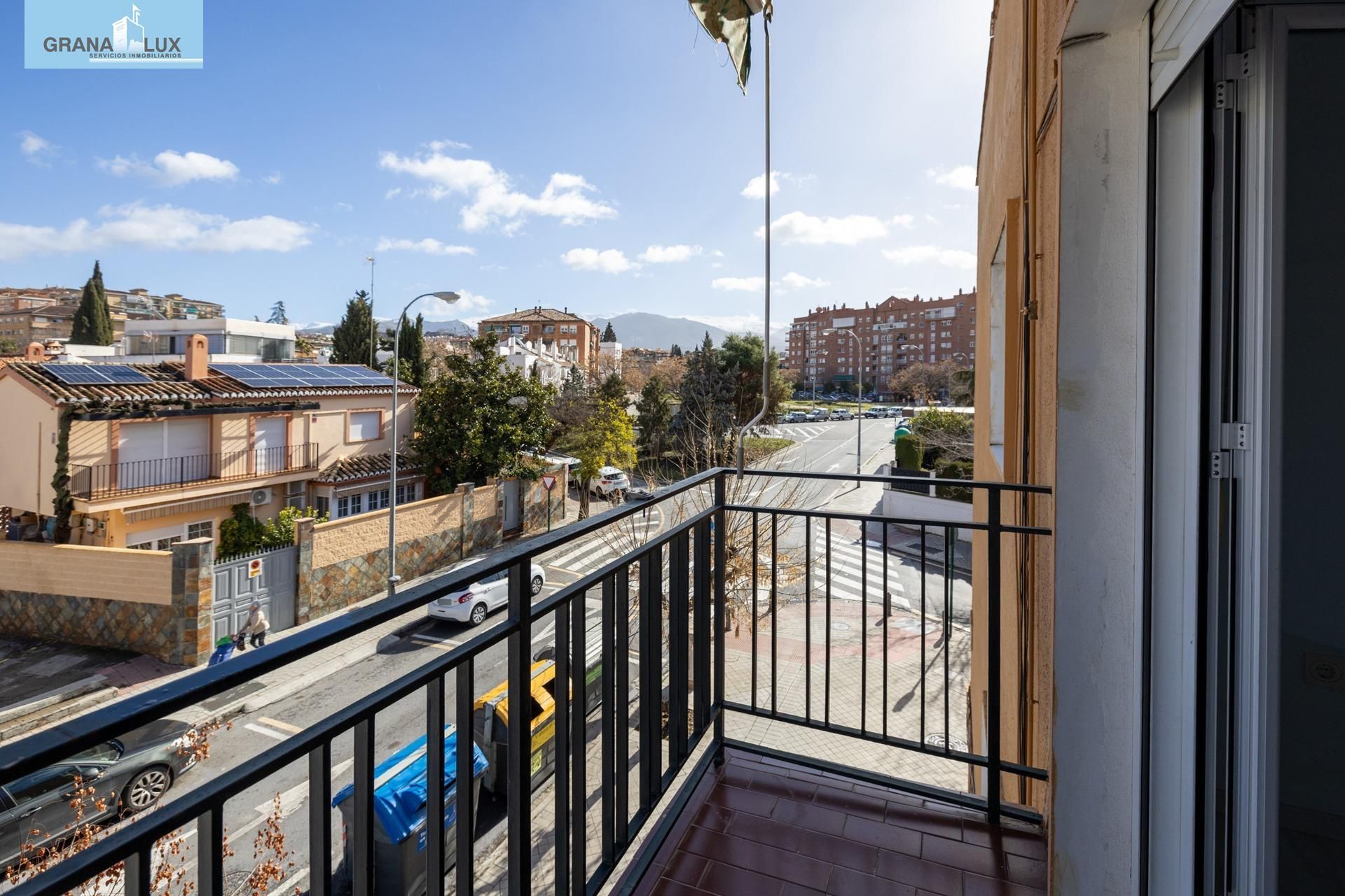 Vista exterior de Pis en venda en  Granada Capital amb Terrassa