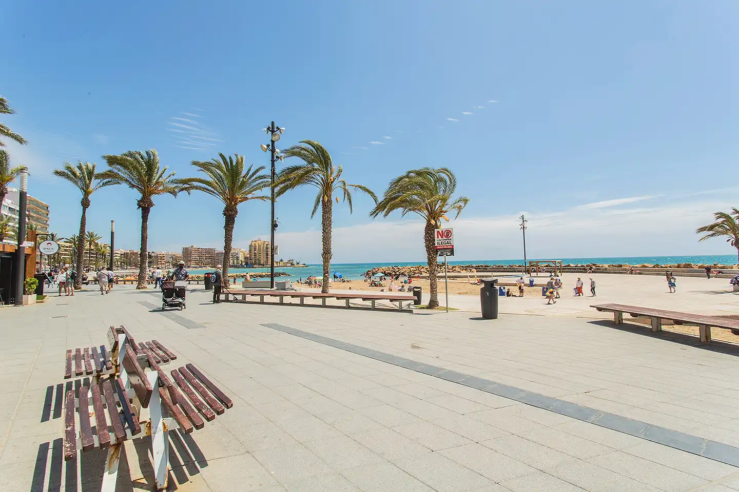 Vista exterior de Casa adosada en venta en Torrevieja con Aire acondicionado, Amueblado y Horno
