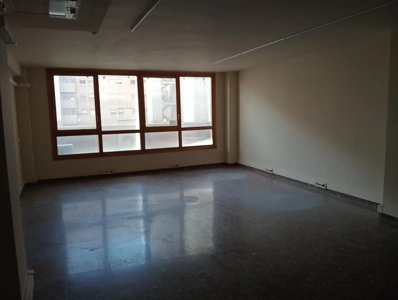 Office for sale in Zaragoza  with Air Conditioner