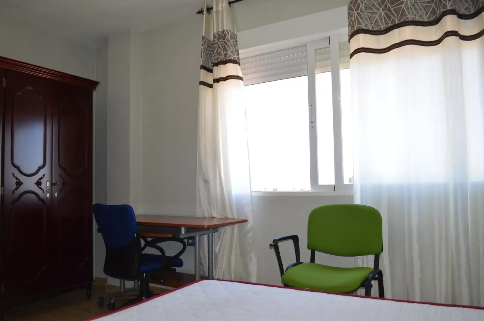 Bedroom of Flat for rent in Granada  with Air Conditioner, Furnished and Balcony