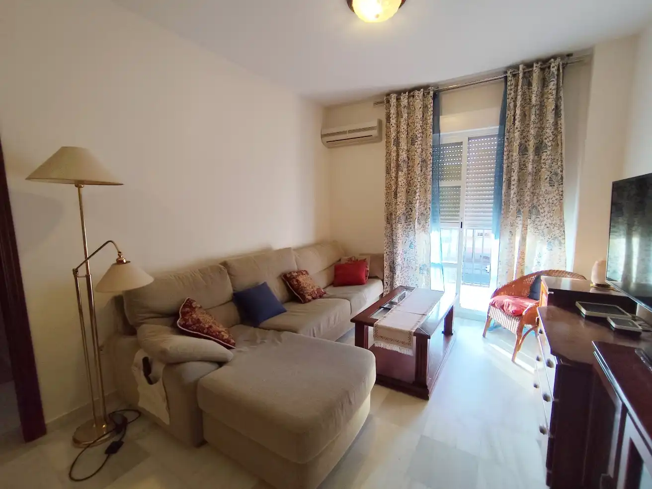 Sala d'estar de Pis de lloguer en Sanlúcar de Barrameda amb Aire condicionat, Calefacció i Terrassa