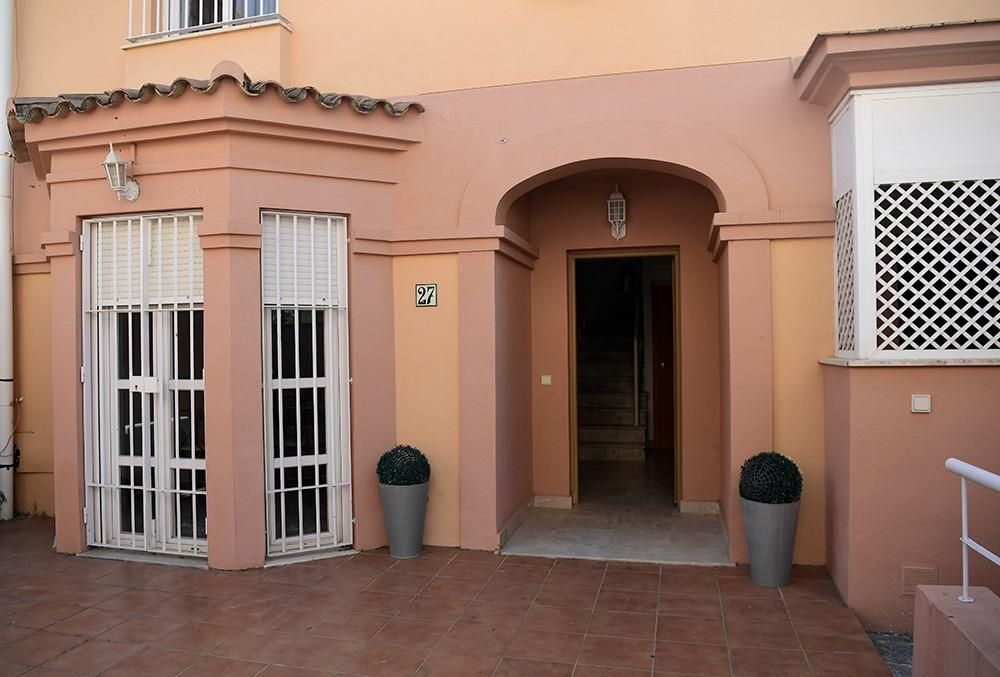 Casa adosada en venda en Tomares amb Aire condicionat, Calefacció i Jardí privat