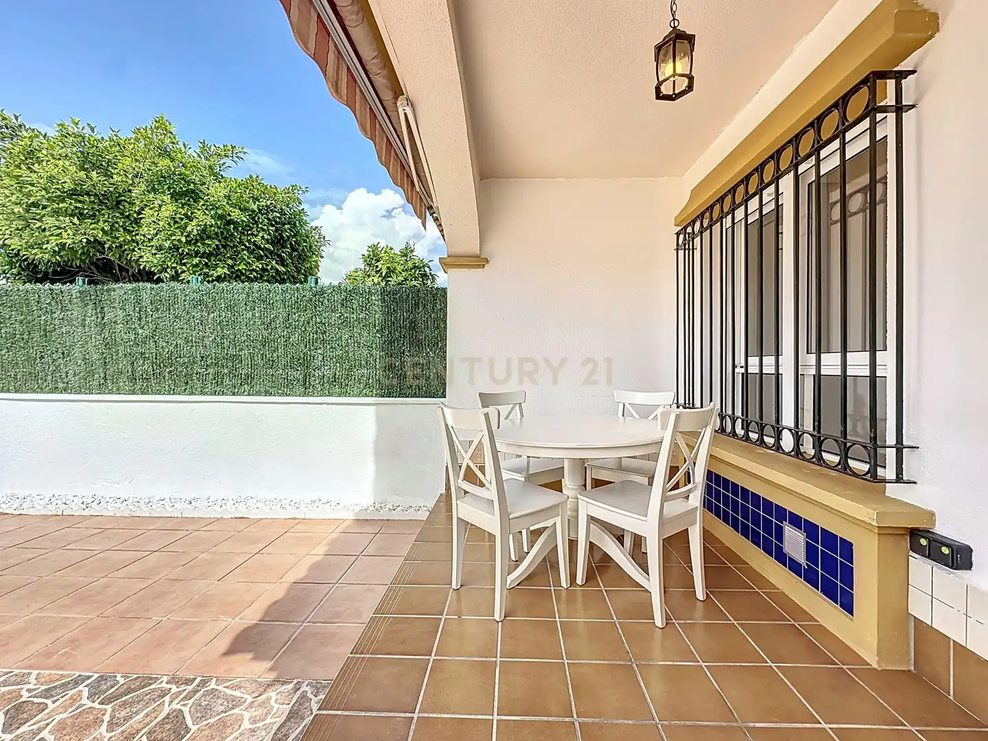 Terraza de Apartamento de alquiler en Orihuela con Aire acondicionado, Horno y Piscina comunitaria