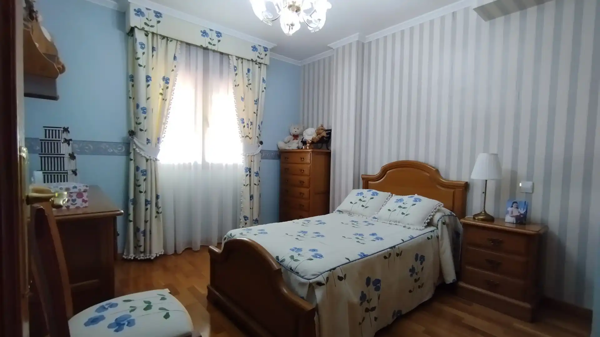 Habitación de Casa adosada en venta en Medina del Campo con Calefacción y Trastero