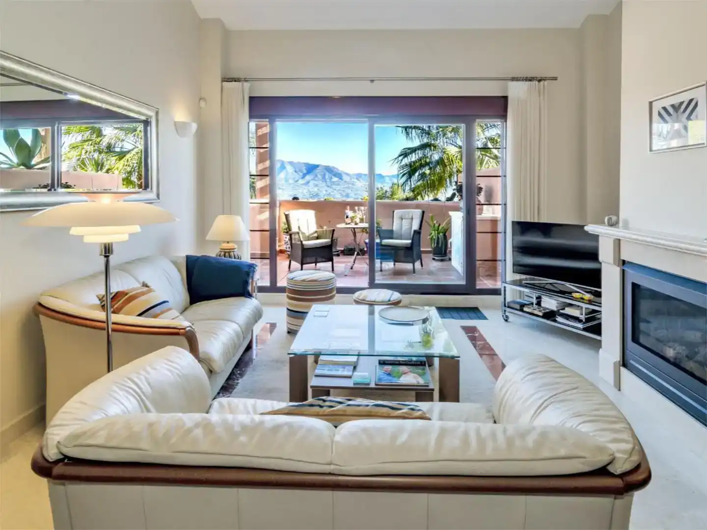 Wohnzimmer von Wohnung zur Miete in Ojén mit Klimaanlage, Schwimmbad und Balkon